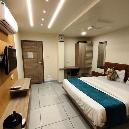 אחמדאבאד Hotel Kinara מראה חיצוני תמונה
