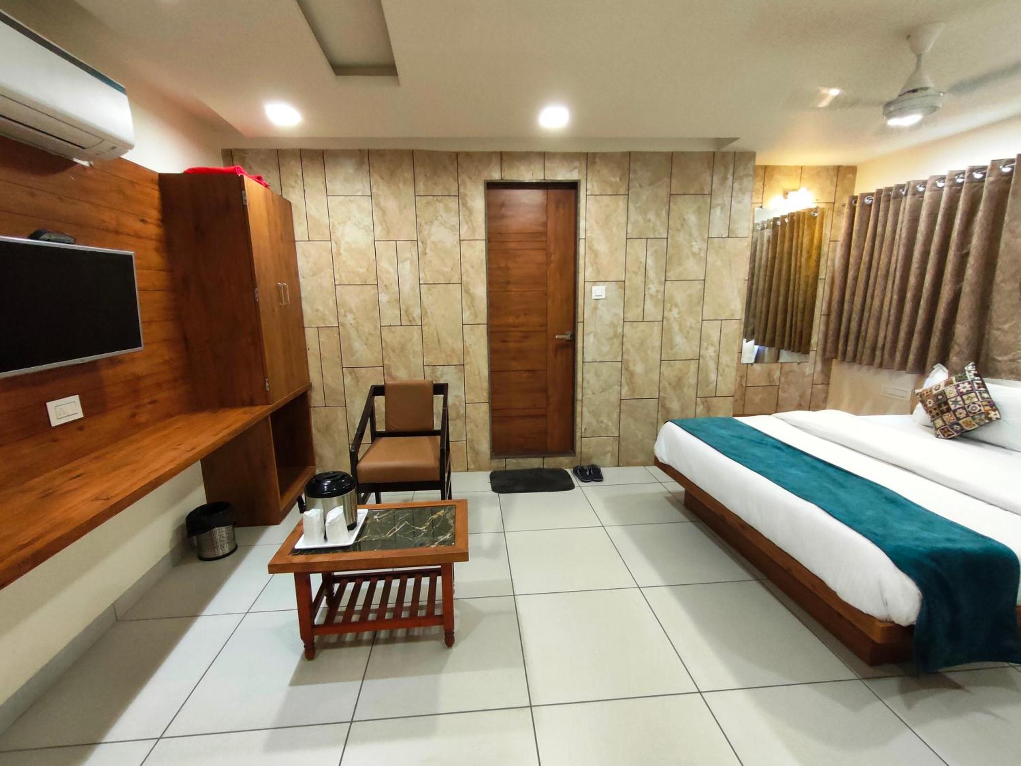 אחמדאבאד Hotel Kinara מראה חיצוני תמונה