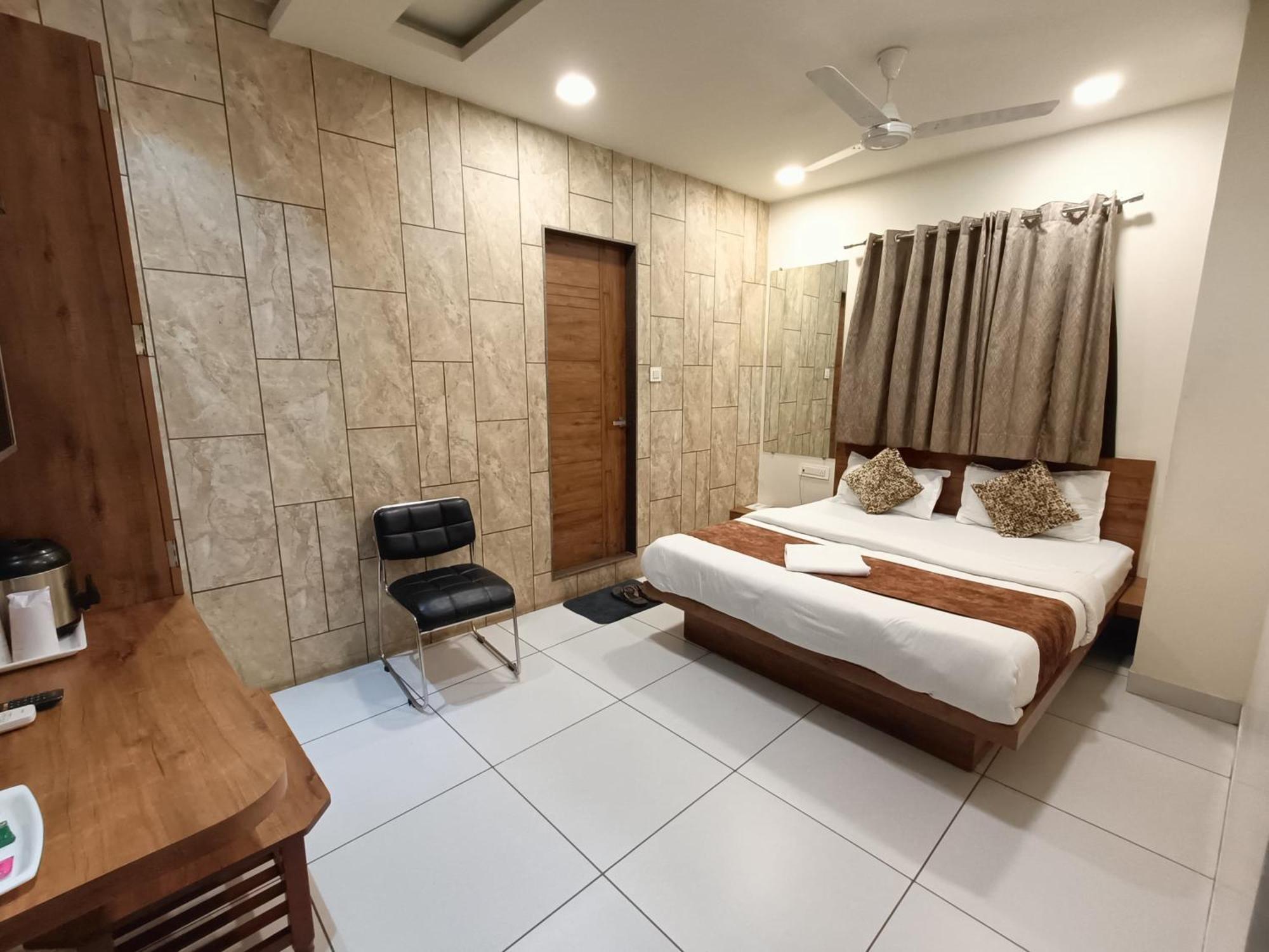אחמדאבאד Hotel Kinara מראה חיצוני תמונה