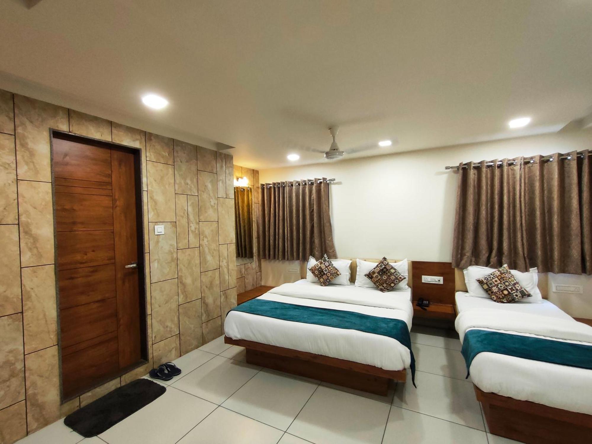 אחמדאבאד Hotel Kinara מראה חיצוני תמונה
