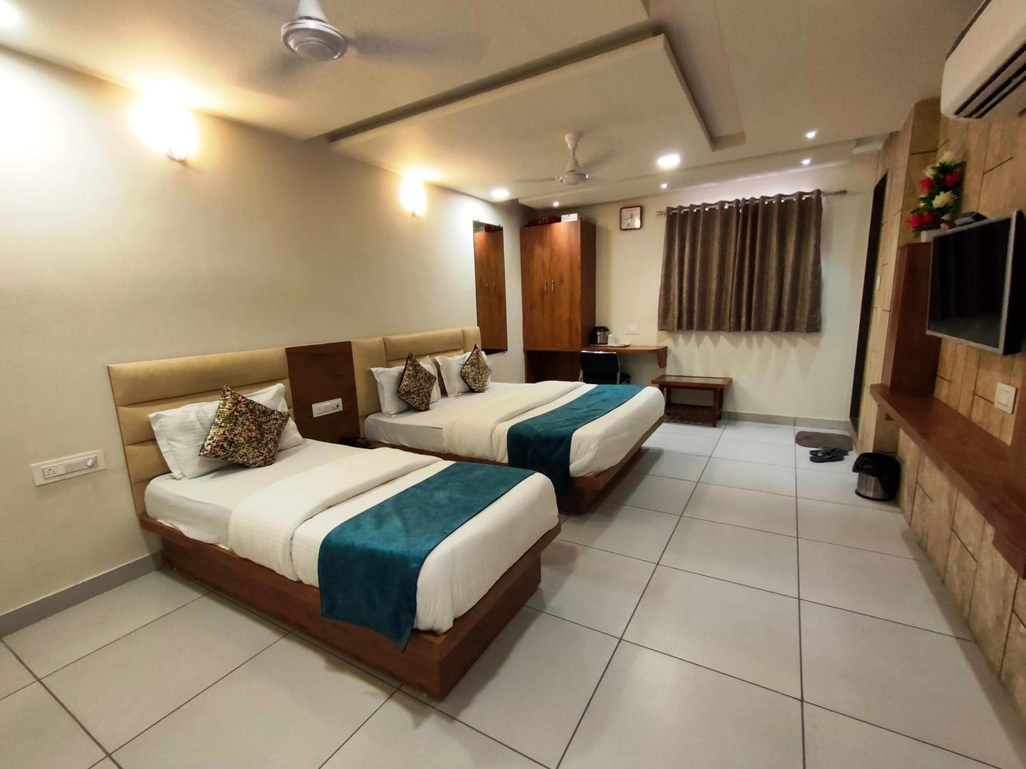 אחמדאבאד Hotel Kinara מראה חיצוני תמונה