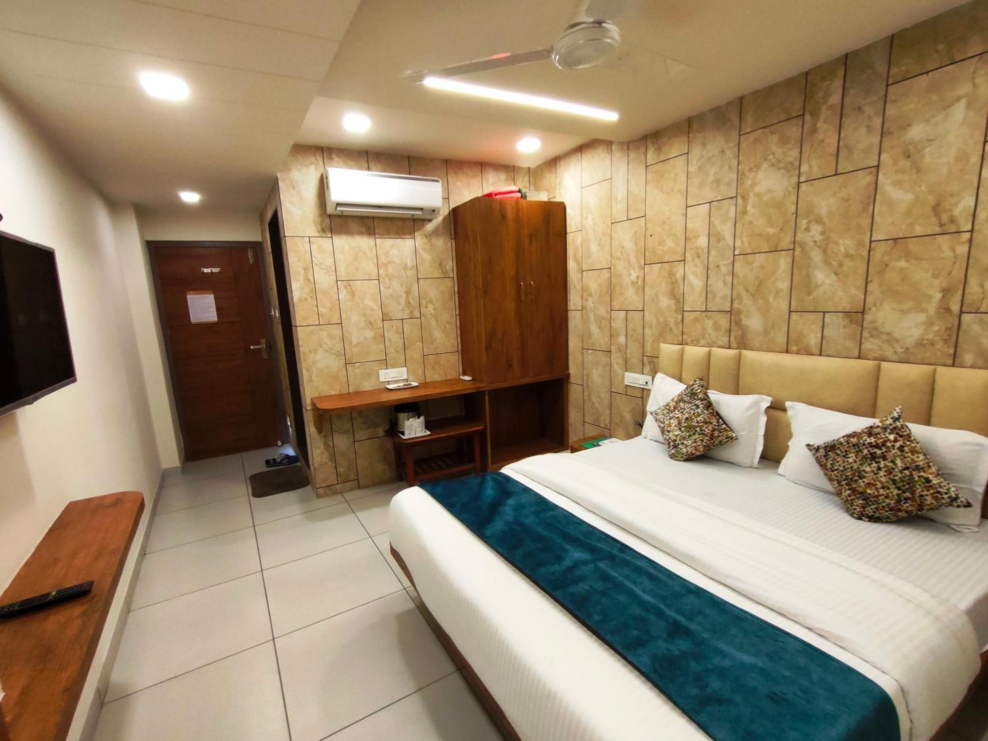 אחמדאבאד Hotel Kinara מראה חיצוני תמונה