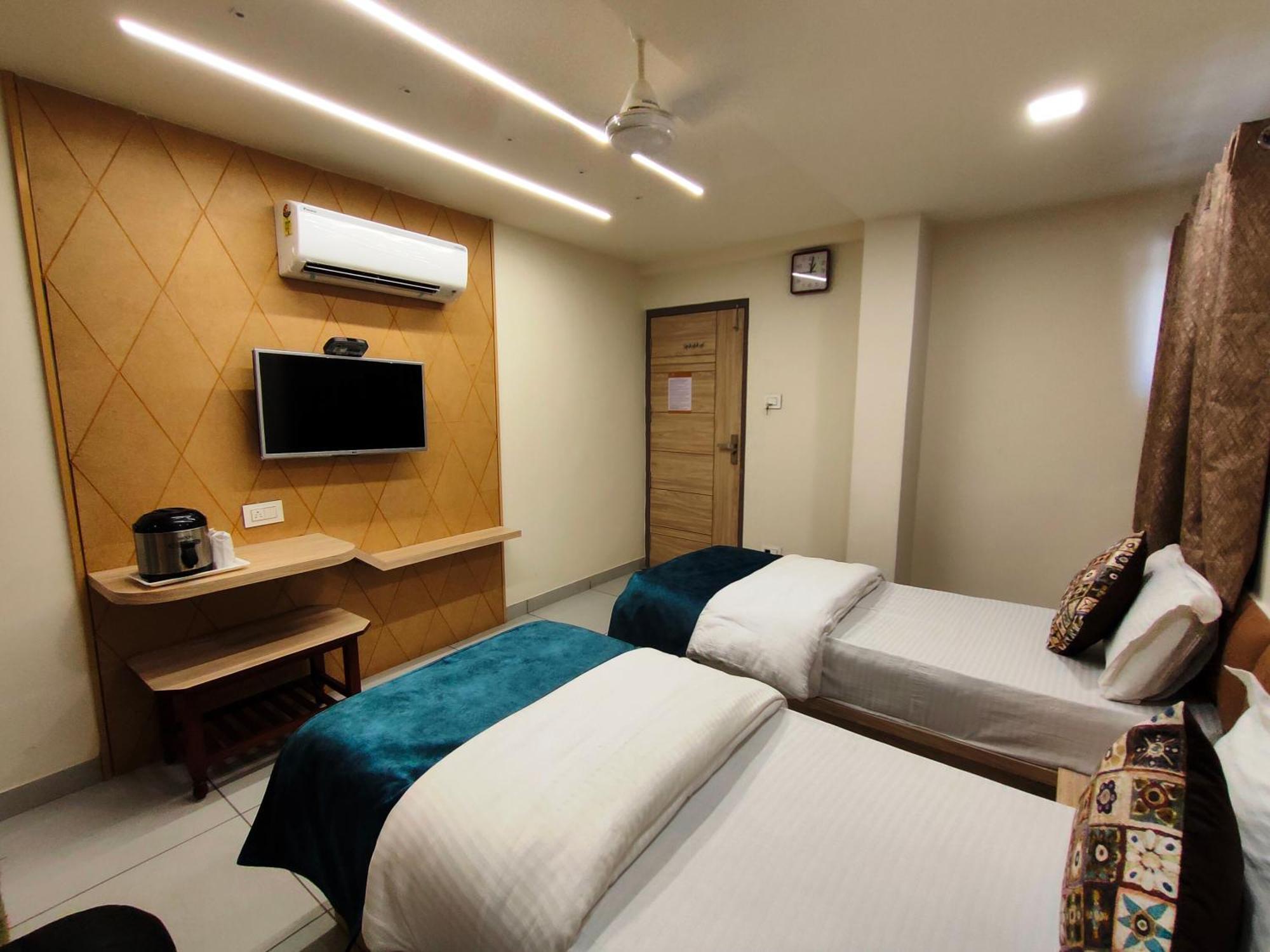 אחמדאבאד Hotel Kinara מראה חיצוני תמונה