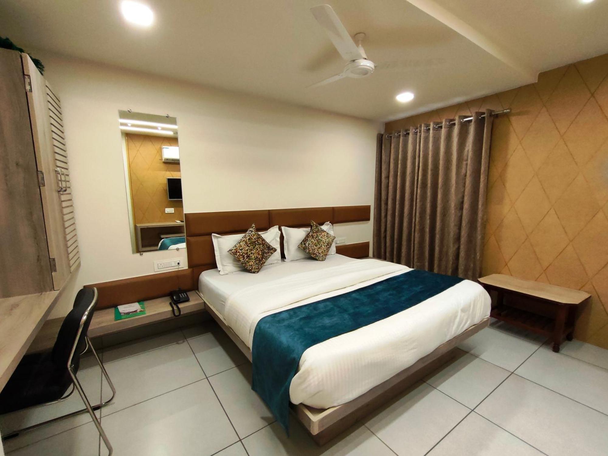 אחמדאבאד Hotel Kinara מראה חיצוני תמונה
