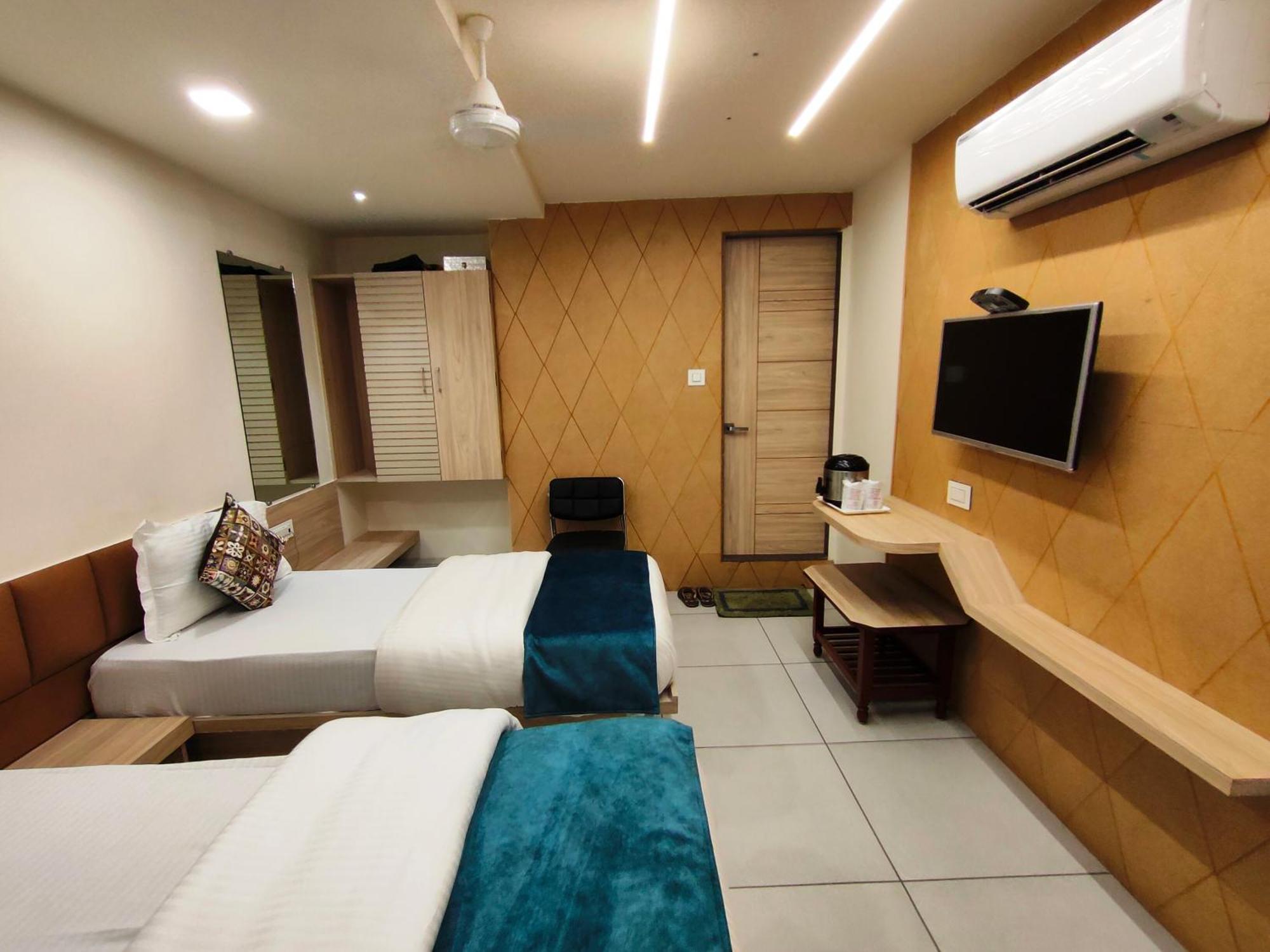 אחמדאבאד Hotel Kinara מראה חיצוני תמונה