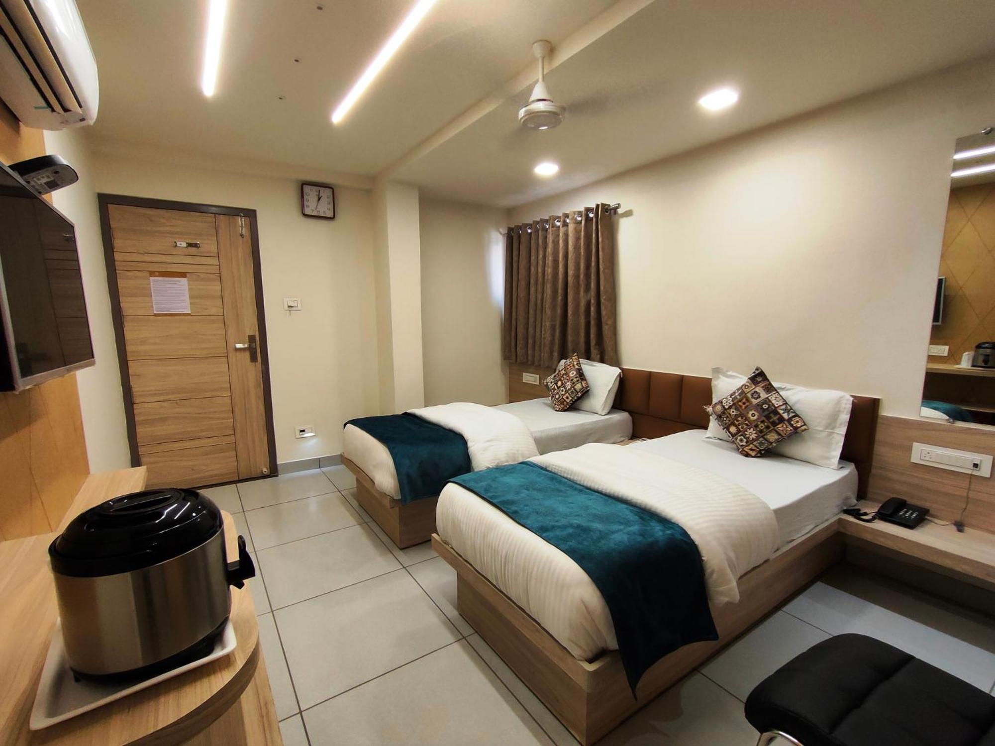 אחמדאבאד Hotel Kinara מראה חיצוני תמונה